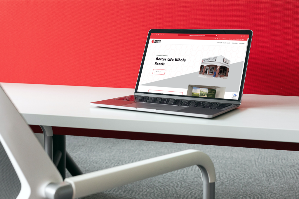 Graphic of a laptop on a desk.